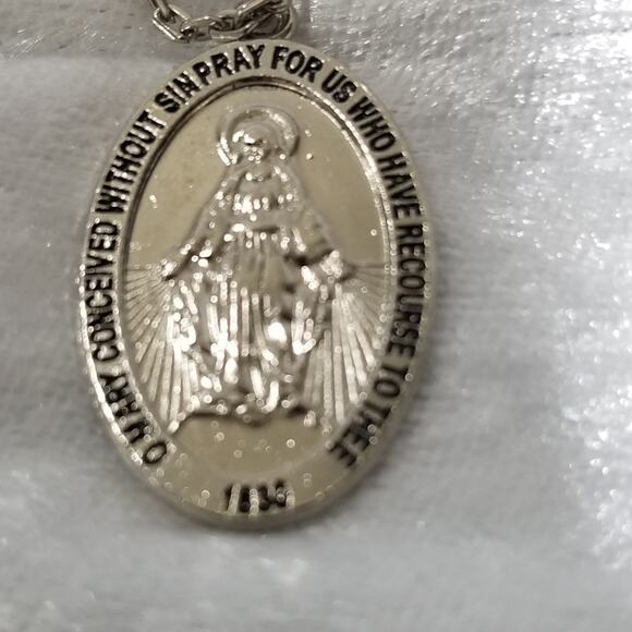 Silver tone 20" chain with a 1x 3/4" pendant 1.1511 - Picture 9 of 9